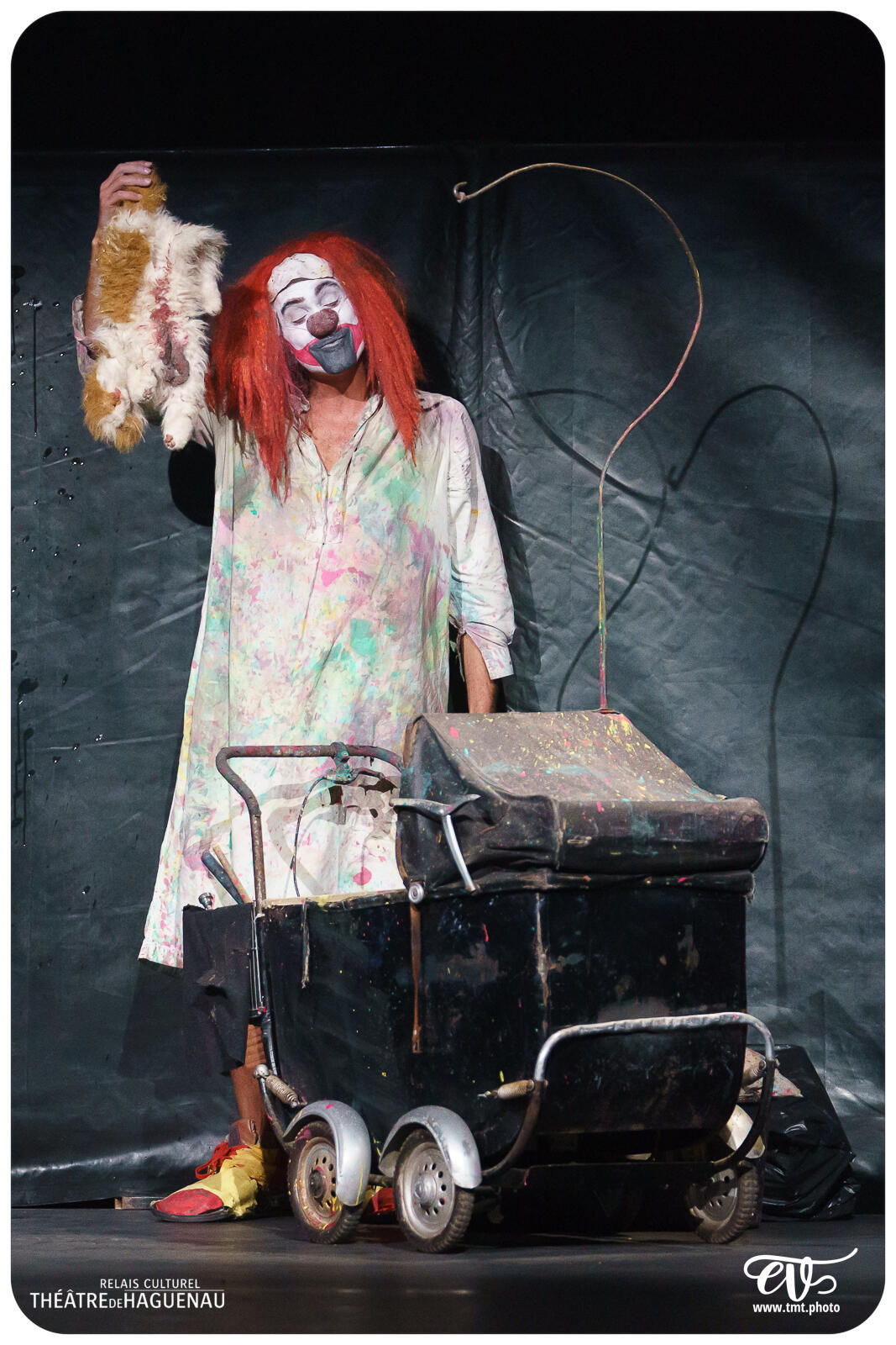 TROP PRÈS DU MUR (TYPHUS BRONX)